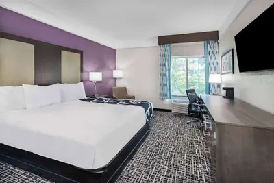 Photo 5 - La Quinta Inn & Suites by Wyndham Norfolk
