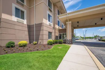 Photo 2 - Sleep Inn & Suites Dover University Area
