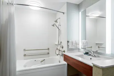 Photo 5 - Holiday Inn Express & Suites Ontario by IHG
