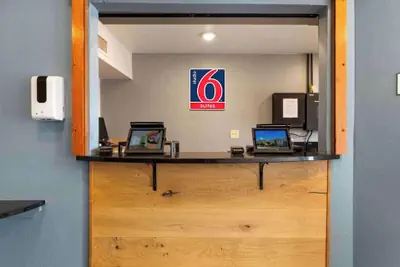 Photo 4 - Studio 6 Extended Stay Cincinnati Sharonville OH