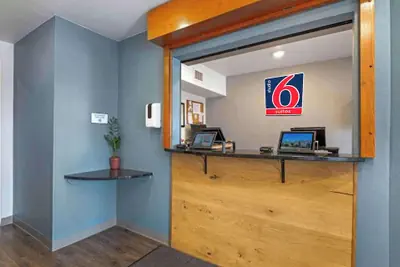 Photo 5 - Studio 6 Extended Stay Cincinnati Sharonville OH