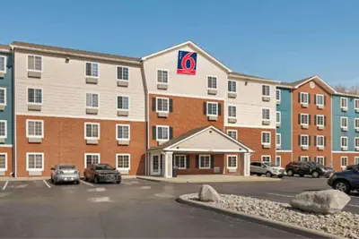 Photo 2 - Studio 6 Extended Stay Cincinnati Sharonville OH