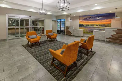 Photo 3 - La Quinta Inn & Suites by Wyndham Bridgeport