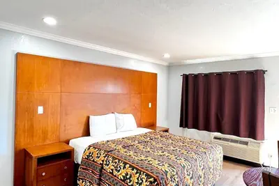 Photo 4 - Aqua Inn Motel