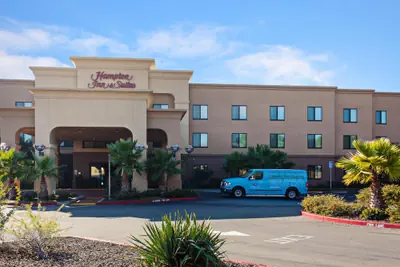 Photo 2 - Hampton Inn & Suites Oakland Airport-Alameda