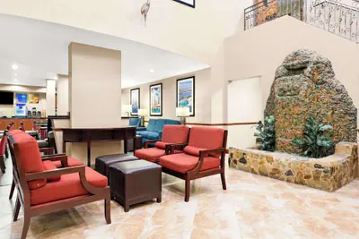 Photo 4 - Comfort Suites Tampa Airport North