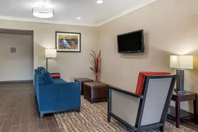 Photo 4 - Comfort Inn & Suites Muncie Near University