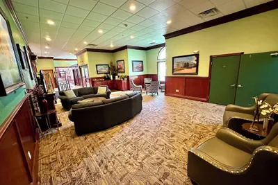 Photo 3 - Mackinaw Beach & Bay Inn & Suites