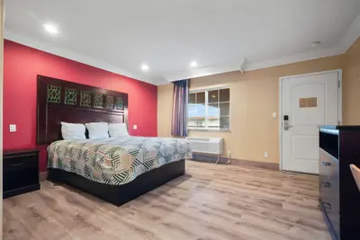 Photo 4 - Santa Fe Inn Los Angeles
