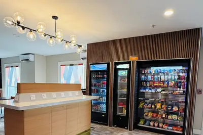 Photo 2 - La Quinta Inn & Suites by Wyndham Morgan City