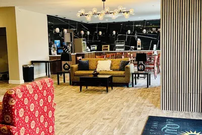 Photo 4 - La Quinta Inn & Suites by Wyndham Morgan City