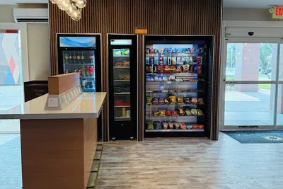 Photo 3 - La Quinta Inn & Suites by Wyndham Morgan City