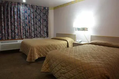 Photo 3 - The Flamingo Motel