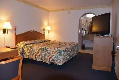 Photo 4 - The Flamingo Motel