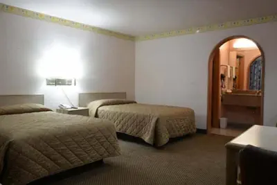 Photo 5 - The Flamingo Motel