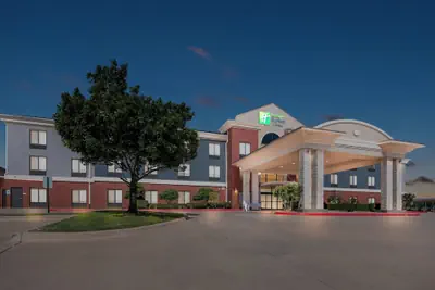 Photo 2 - Holiday Inn Express & Suites Perry by IHG