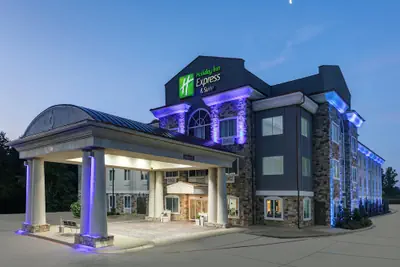Photo 2 - Holiday Inn Express & Suites Marshall by IHG