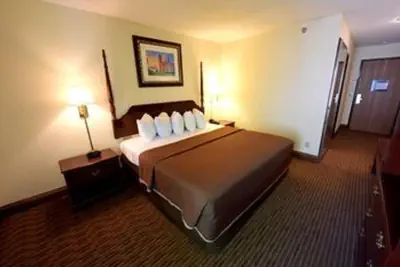 Photo 3 - Waterfront Inn - Mackinaw City