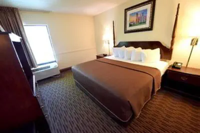 Photo 4 - Waterfront Inn - Mackinaw City