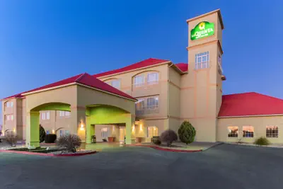 Photo 2 - La Quinta Inn & Suites by Wyndham Hobbs