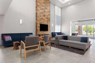 Photo 4 - La Quinta Inn & Suites by Wyndham Ft. Pierce