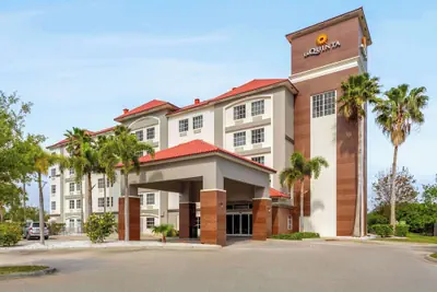 Photo 2 - La Quinta Inn & Suites by Wyndham Ft. Pierce