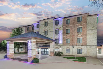 Photo 2 - Holiday Inn Express & Suites Granbury by IHG