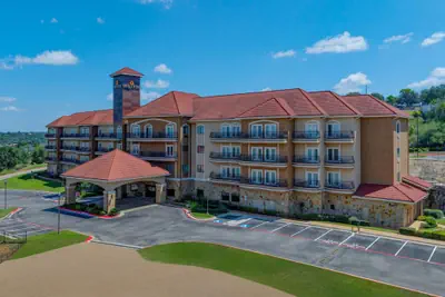 Photo 2 - La Quinta Inn & Suites by Wyndham Marble Falls