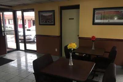 Photo 2 - German Village Inn Columbus