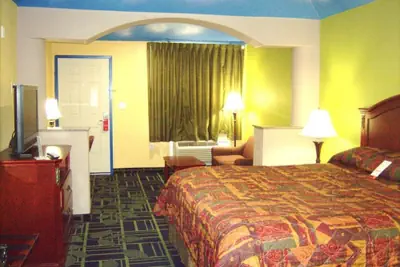 Photo 3 - Regency Inn