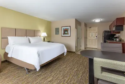Photo 3 - Candlewood Suites Airport by IHG