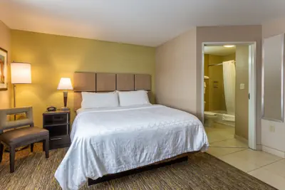 Photo 4 - Candlewood Suites Airport by IHG