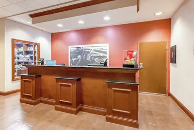 Photo 4 - Hampton Inn Auburn