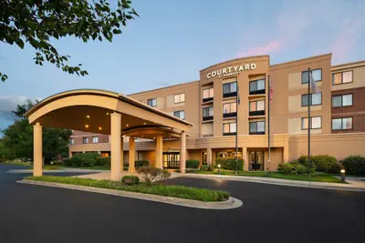 Photo 2 - Courtyard by Marriott Richmond North