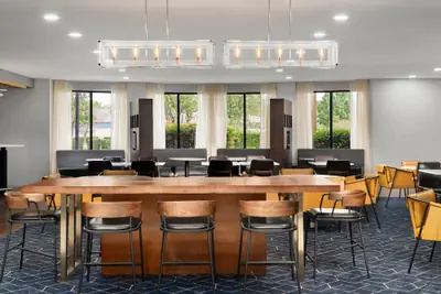 Photo 3 - Courtyard by Marriott Richmond North