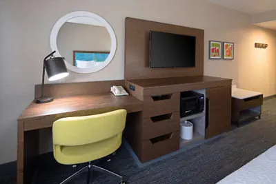 Photo 5 - Hampton Inn Visalia