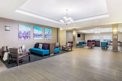 Photo 4 - La Quinta Inn & Suites by Wyndham Fultondale Birmingham N