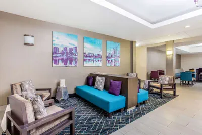 Photo 3 - La Quinta Inn & Suites by Wyndham Fultondale Birmingham N