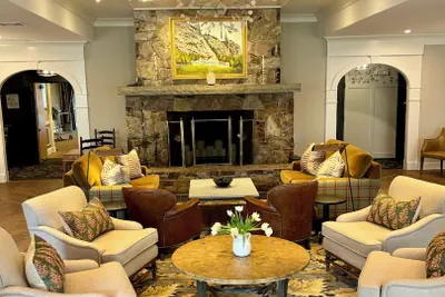Photo 3 - The White Mountain Hotel & Resort