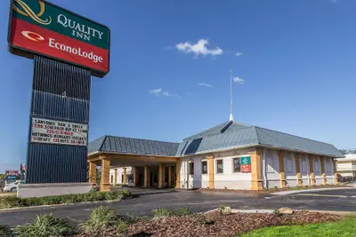 Photo 2 - Econo Lodge Thomasville
