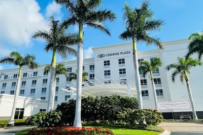 Photo 2 - Crowne Plaza Ft. Myers Gulf Coast by IHG