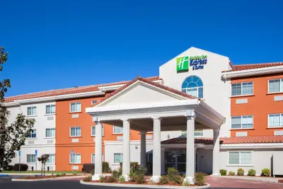 Photo 2 - Holiday Inn Express & Suites Oroville Lake by IHG