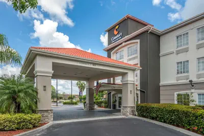 Photo 2 - Comfort Inn & Suites