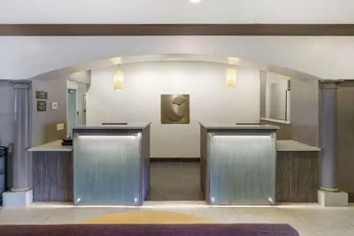 Photo 4 - Comfort Inn & Suites