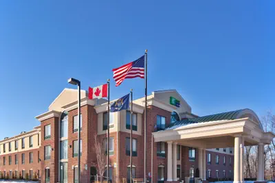 Photo 2 - Holiday Inn Express Hotel & Suites Detroit-Novi by IHG
