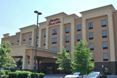 Photo 2 - Hampton Inn & Suites Nashville @ Opryland