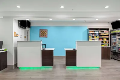 Photo 5 - La Quinta Inn & Suites by Wyndham Raymondville