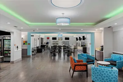 Photo 3 - La Quinta Inn & Suites by Wyndham Raymondville