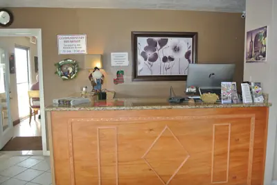 Photo 5 - Vino Inn & Suites