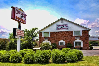 Photo 2 - Claremore Motor Inn